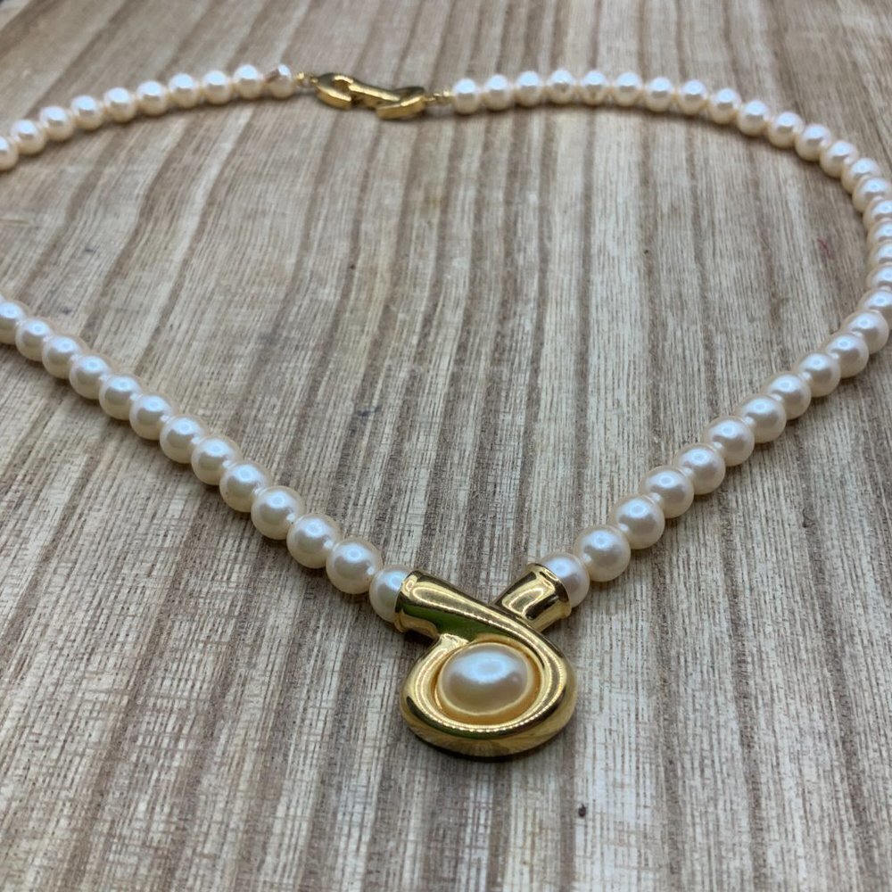 RICHELIEU Vintage Faux Pearl Chocker Necklace Signed